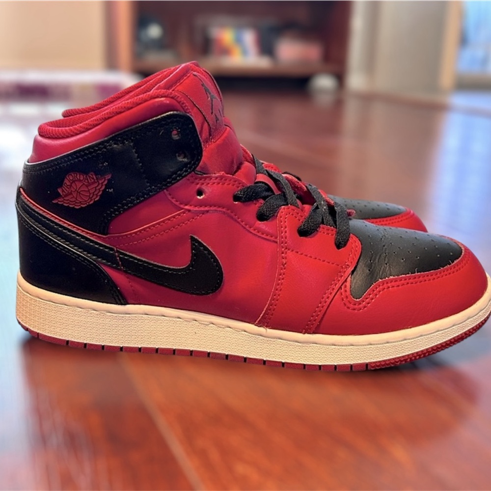 Jordan 1 Reverse Bread Mid Red Black Size 7Y